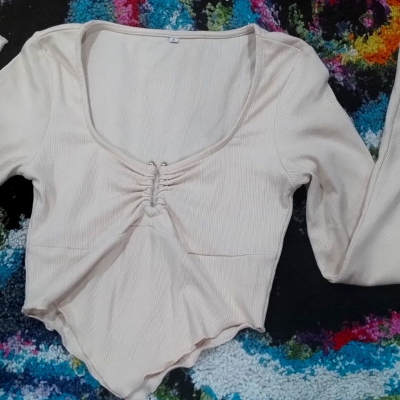 Sexy Tan Crop Top 👄 - Picture 2 of 4